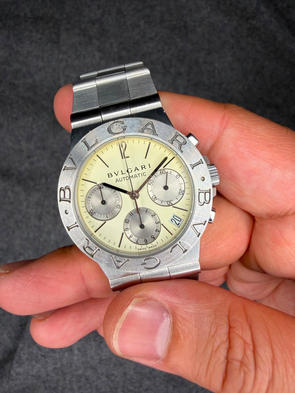 Front view of the Bvlgari Diagono CH 35 S ivory dial and engraved BVLGARI BVLGARI steel bezel