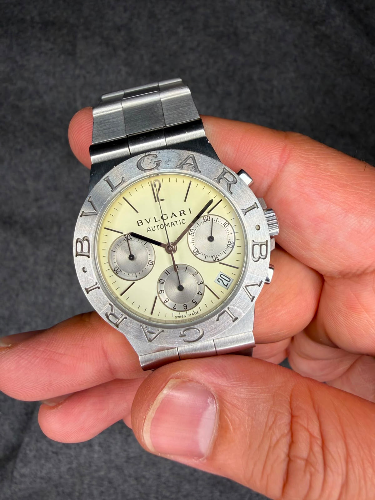 Front view of the Bvlgari Diagono CH 35 S ivory dial and engraved BVLGARI BVLGARI steel bezel