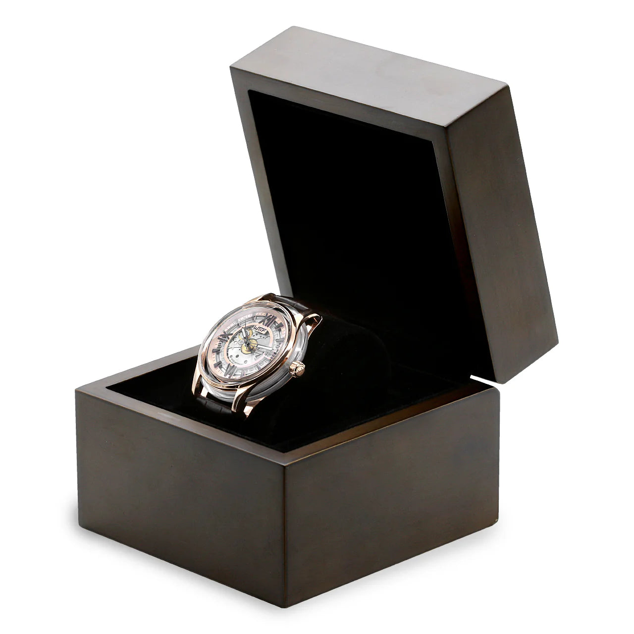 Watch presented in collector's wooden gift box